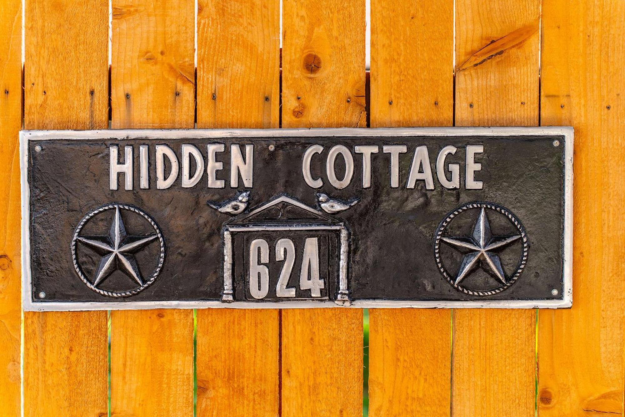 Hidden Cottage Mins To Main St And Sleeps 4 Фредеріксбург Екстер'єр фото